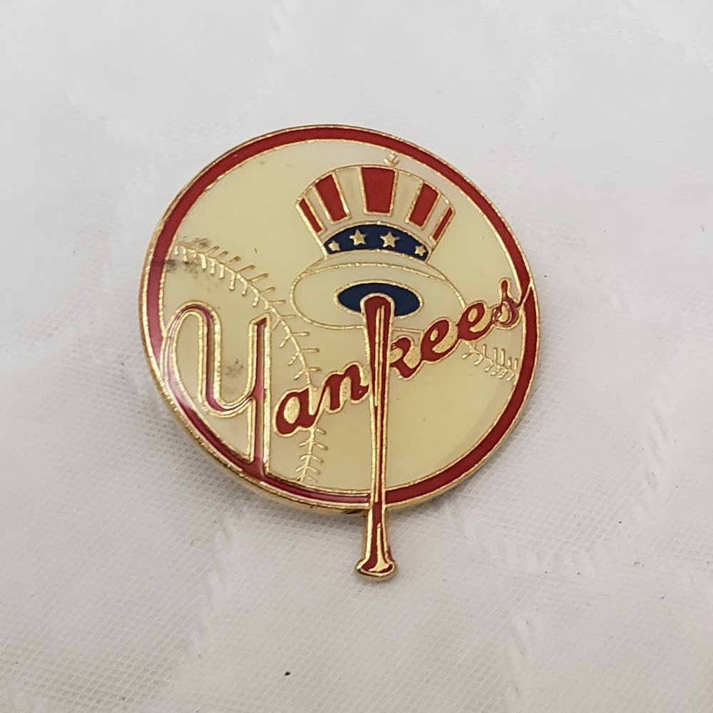 Vintage 1985 New York Yankees Baseball MLB Pin